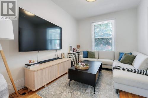 166 Fifth Avenue, Ottawa, ON - Indoor Photo Showing Living Room