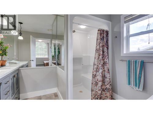 353 Gunter-Ellison Road, Enderby, BC - Indoor Photo Showing Bathroom
