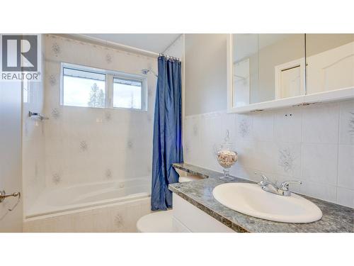 353 Gunter-Ellison Road, Enderby, BC - Indoor Photo Showing Bathroom