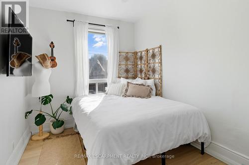 2nd Bedroom - 249 Bay Street N, Hamilton, ON - Indoor Photo Showing Bedroom