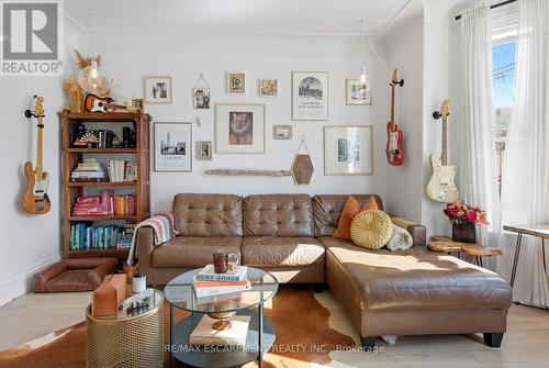 Tons of natural sunlight - 249 Bay Street N, Hamilton, ON - Indoor Photo Showing Living Room