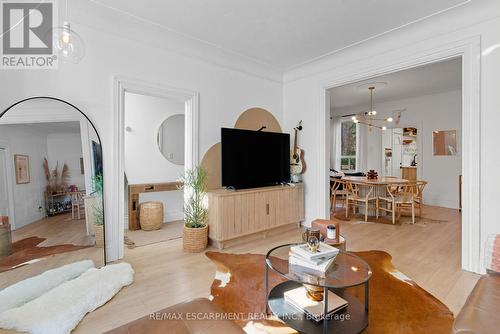 Spacious and inviting - 249 Bay Street N, Hamilton, ON - Indoor