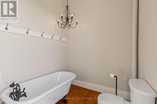 302148 Con 2 Sdr, West Grey, ON - Indoor Photo Showing Bathroom