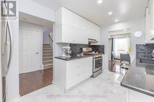 70 Majestic Crescent, Brampton, ON - Indoor Photo Showing Kitchen