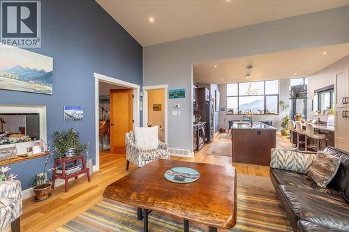 5416 Resort Drive, Fernie, BC - Indoor Photo Showing Living Room