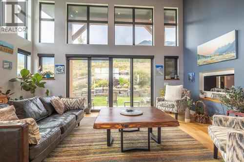 5416 Resort Drive, Fernie, BC - Indoor Photo Showing Living Room