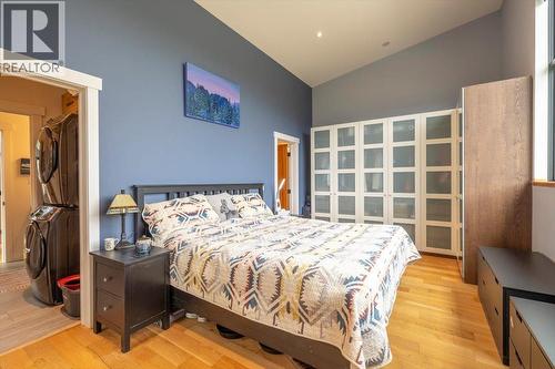 5416 Resort Drive, Fernie, BC - Indoor Photo Showing Bedroom