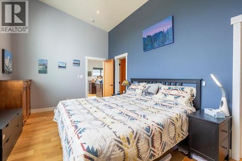 5416 Resort Drive, Fernie, BC - Indoor Photo Showing Bedroom