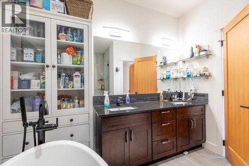 5416 Resort Drive, Fernie, BC - Indoor Photo Showing Bathroom