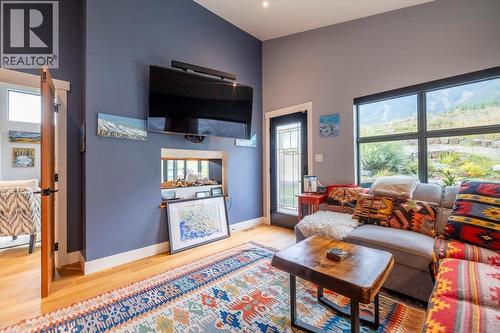 5416 Resort Drive, Fernie, BC - Indoor Photo Showing Living Room