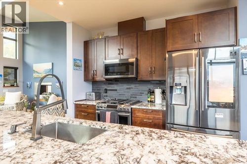 5416 Resort Drive, Fernie, BC - Indoor Photo Showing Kitchen With Upgraded Kitchen