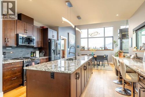 5416 Resort Drive, Fernie, BC - Indoor Photo Showing Kitchen With Upgraded Kitchen