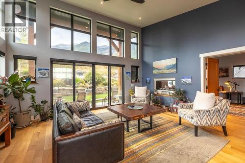 5416 Resort Drive, Fernie, BC - Indoor Photo Showing Living Room