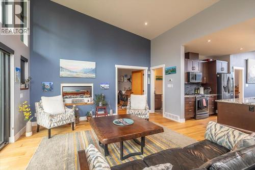 5416 Resort Drive, Fernie, BC - Indoor Photo Showing Living Room