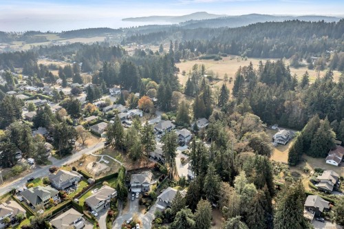 2398 Tanner Ridge Pl, Central Saanich, BC 