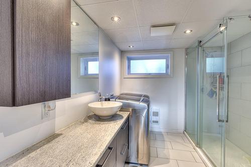 Bathroom - 762 Rue Comber, Longueuil (Greenfield Park), QC - Indoor Photo Showing Bathroom