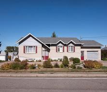 301 Rue Principale E.  Sainte-Hélène-De-Kamouraska, QC G0L 3J0