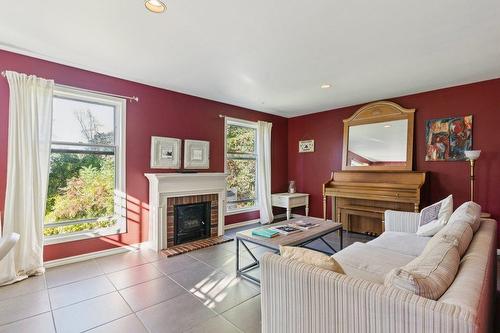 Intergénération - 19 Ch. Mccarthy, Chelsea, QC - Indoor Photo Showing Living Room With Fireplace