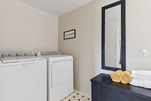 Intergénération - 19 Ch. Mccarthy, Chelsea, QC - Indoor Photo Showing Laundry Room