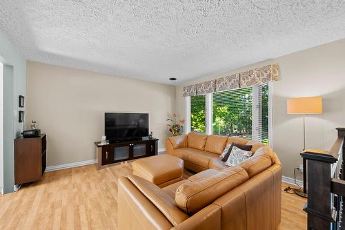 Salon - 415 Tsse Suzanne, Saint-Jérôme, QC - Indoor Photo Showing Living Room