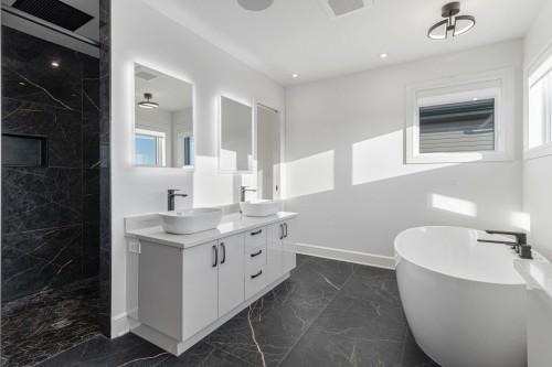 Master Bathroom - 769 Rue Louis-Quilico, Boucherville, QC - Indoor Photo Showing Bathroom