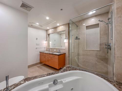 Salle de bains attenante à la CCP - 11N-1650 Rue Sherbrooke O., Montréal (Ville-Marie), QC - Indoor Photo Showing Bathroom