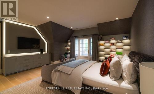 221 Forest Hill Road, Toronto, ON - Indoor Photo Showing Bedroom