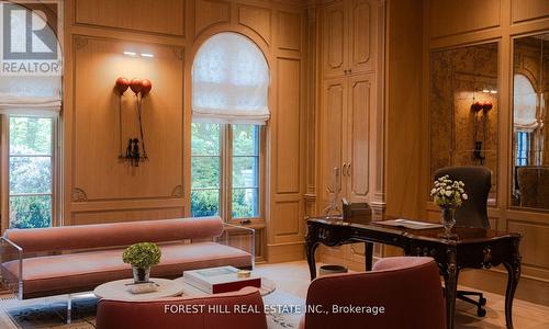 221 Forest Hill Road, Toronto, ON - Indoor Photo Showing Living Room