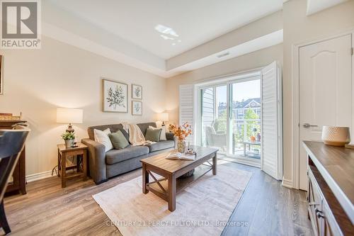 302 - 660 Gordon Street, Whitby, ON - Indoor Photo Showing Living Room