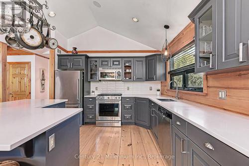108 Cortina Crescent, Blue Mountains, ON - Indoor Photo Showing Kitchen