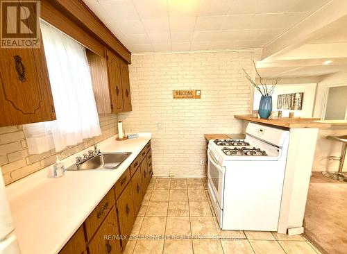 115 Beach Boulevard, Hamilton, ON - Indoor Photo Showing Kitchen