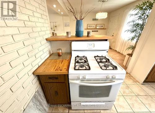 115 Beach Boulevard, Hamilton, ON - Indoor Photo Showing Kitchen