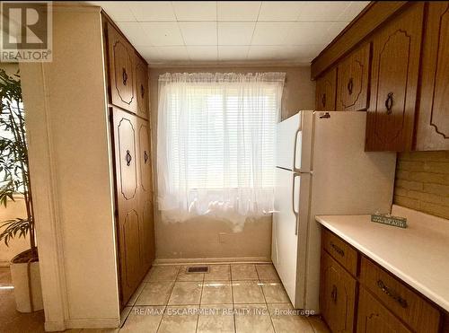 115 Beach Boulevard, Hamilton, ON - Indoor Photo Showing Kitchen