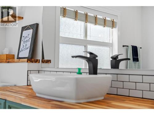 1548 Assiniboine Road, Kamloops, BC - Indoor Photo Showing Bathroom