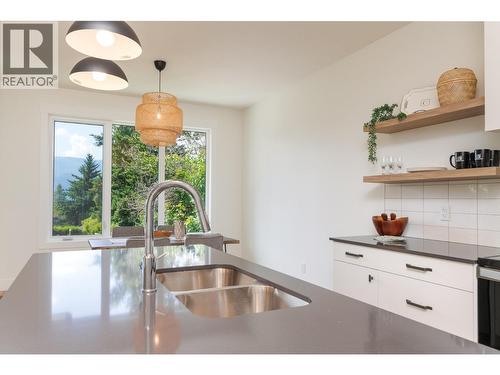 111 20 Street Se, Salmon Arm, BC - Indoor Photo Showing Kitchen With Double Sink