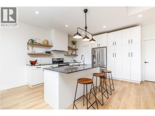 111 20 Street Se, Salmon Arm, BC - Indoor Photo Showing Kitchen With Upgraded Kitchen