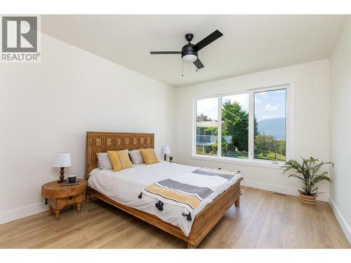 111 20 Street Se, Salmon Arm, BC - Indoor Photo Showing Bedroom
