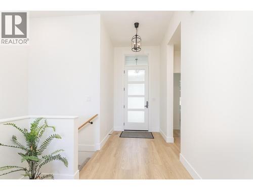 111 20 Street Se, Salmon Arm, BC - Indoor Photo Showing Other Room