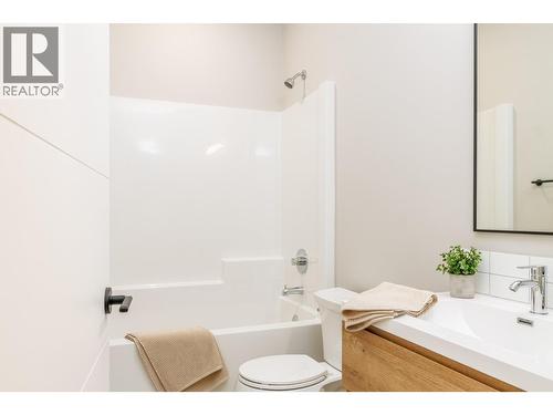 111 20 Street Se, Salmon Arm, BC - Indoor Photo Showing Bathroom