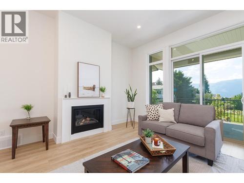 111 20 Street Se, Salmon Arm, BC - Indoor Photo Showing Living Room With Fireplace