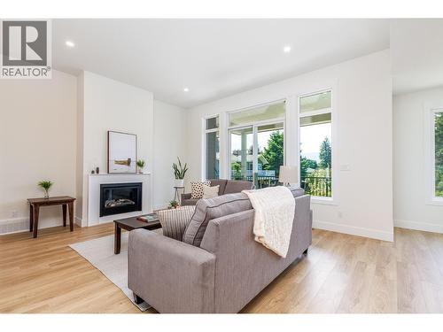 111 20 Street Se, Salmon Arm, BC - Indoor Photo Showing Living Room With Fireplace