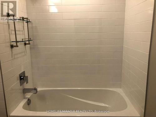 1001 - 60 Charles Street, Kitchener, ON - Indoor Photo Showing Bathroom