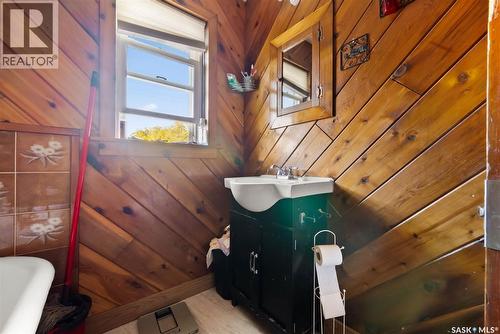 1400 Queen Street, Regina, SK - Indoor Photo Showing Bathroom