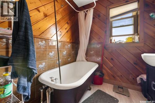 1400 Queen Street, Regina, SK - Indoor Photo Showing Bathroom