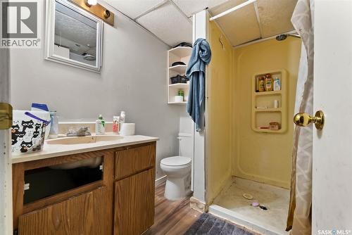 1400 Queen Street, Regina, SK - Indoor Photo Showing Bathroom