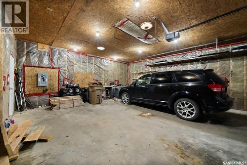 1400 Queen Street, Regina, SK - Indoor Photo Showing Garage