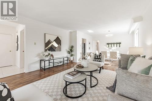 7137 Madiera Road, Mississauga, ON - Indoor Photo Showing Living Room