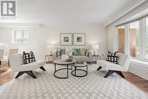 7137 Madiera Road, Mississauga, ON - Indoor Photo Showing Living Room