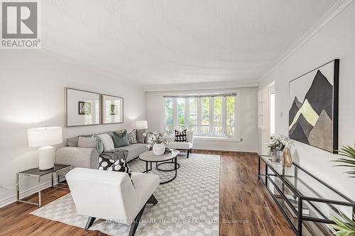 7137 Madiera Road, Mississauga, ON - Indoor Photo Showing Living Room