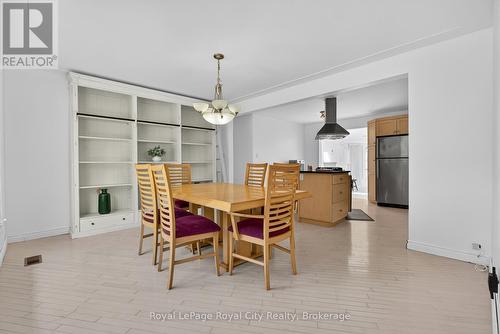 Book shelf with ladder - 68 Sunset Boulevard, Cambridge, ON - Indoor Photo Showing Dining Room